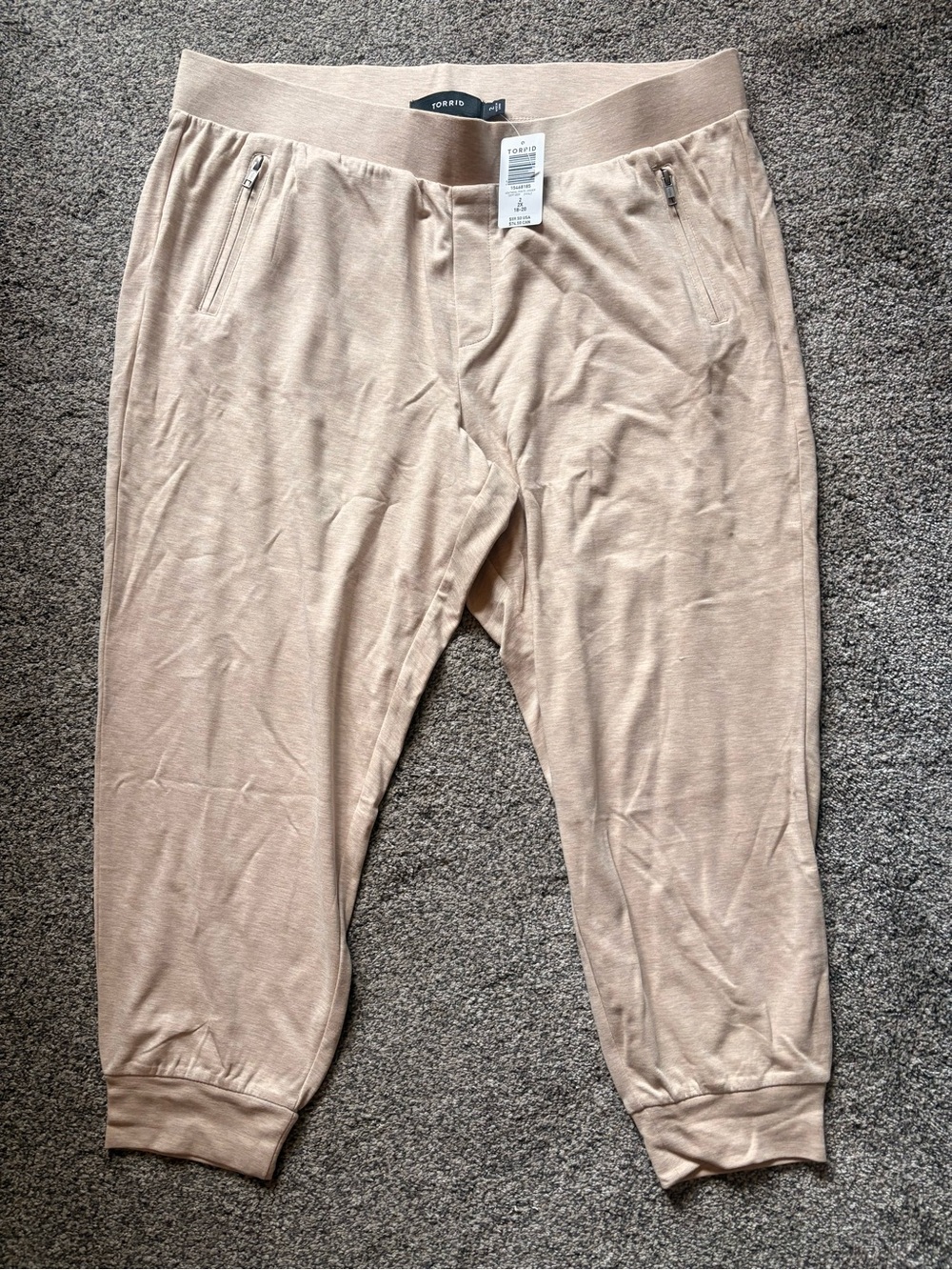 Women’s torrid Knit Joggers (Capri length) in Light Beige, NWT, size 2x
